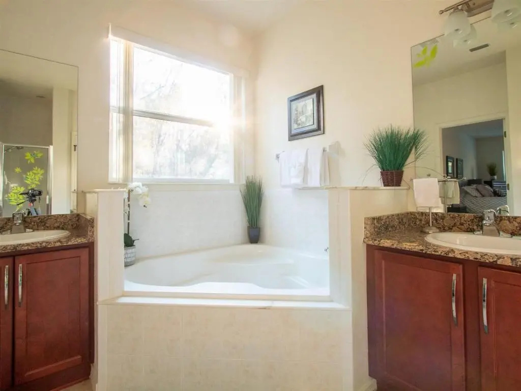 Luxurious With Privacy In 5 Bedroom With Private Pool By Florida Dream Homes