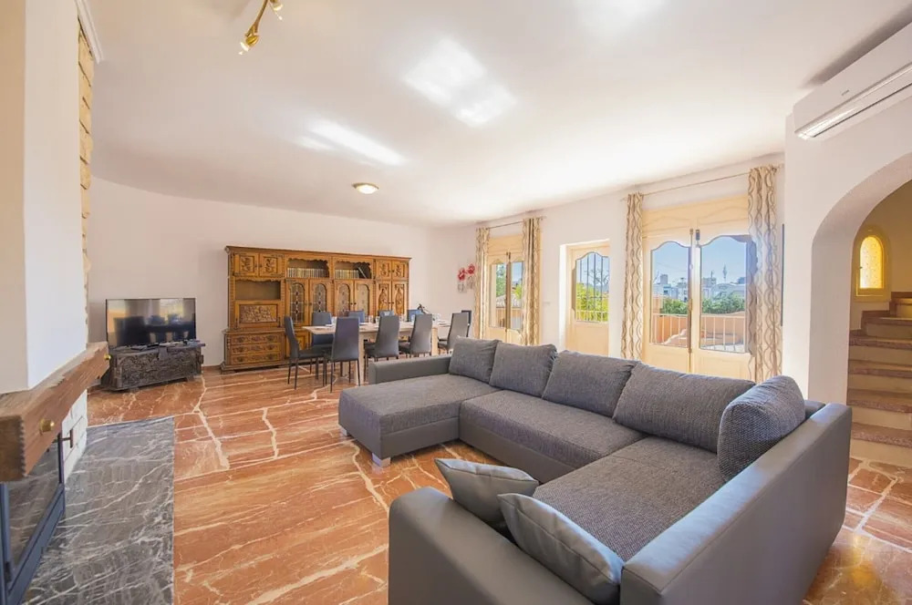Villa - 6 Bedrooms with Pool and WiFi - 105023