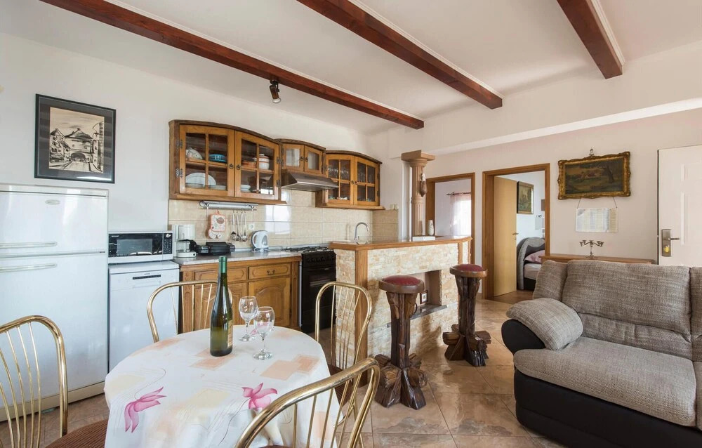 Nice Apartment in Rovanjska / Jasenice With 2 Bedrooms and Wifi