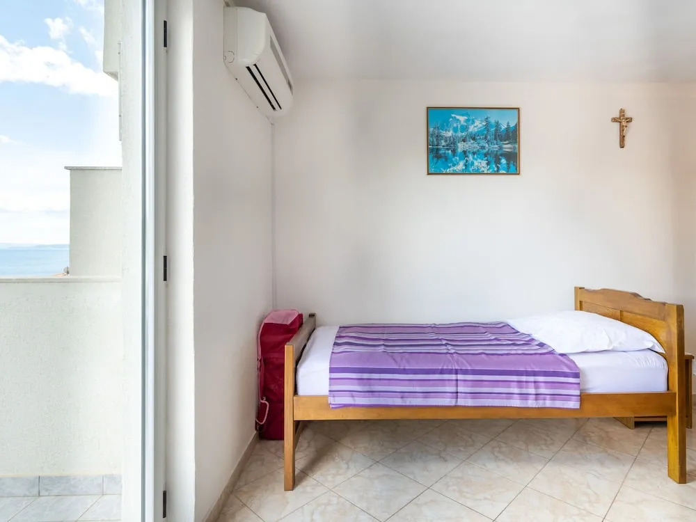 Simplistic Apartment in Okrug Gornji near Sea