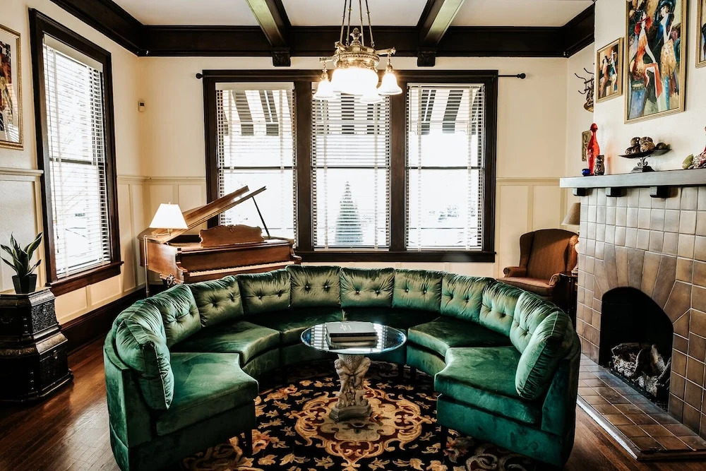 Heritage House Bed & Breakfast