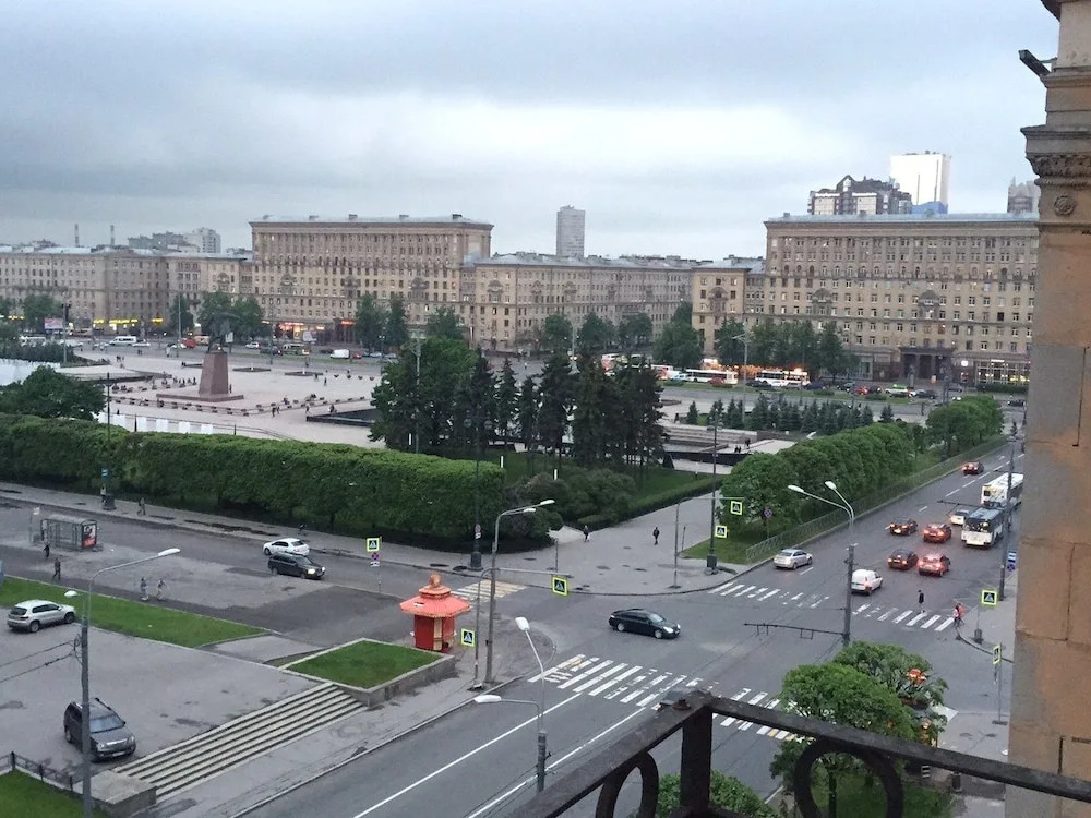 Апартаменты с видом на Московский проспект