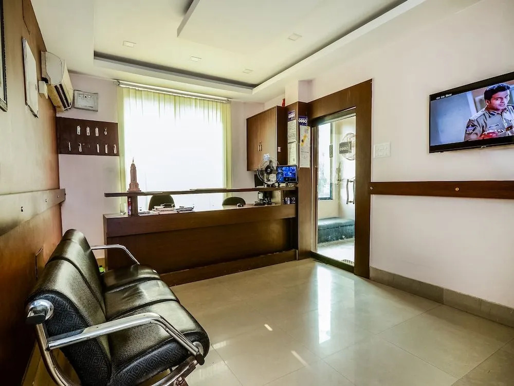 OYO 41030 Palacia Inn