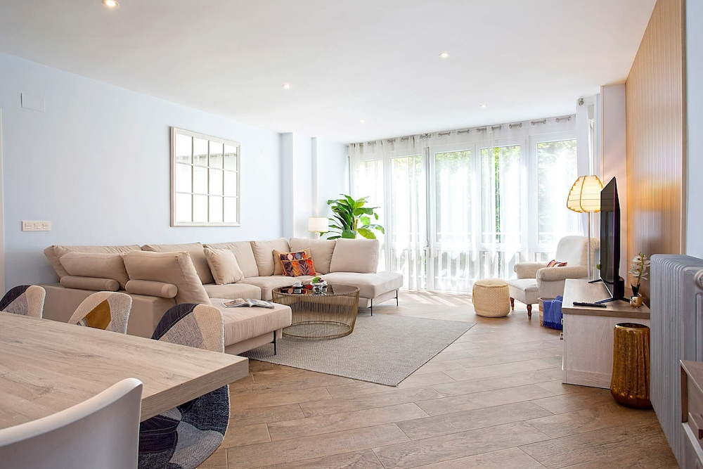 Spacious Apartment in Great Central Location. Tablas