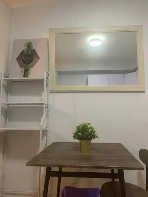 Minimalist 1 Bedroom in Alabang near Molito and ATC with WiFi & Netflix m