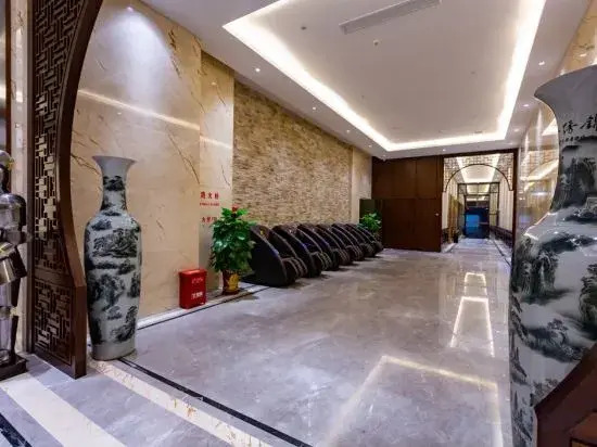 Vienna International Hotel (Hechi Tonggu)