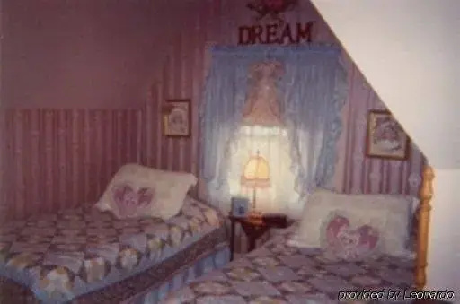The Homespun Country Inn
