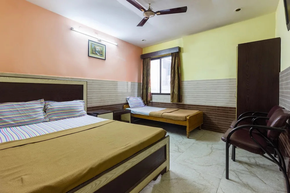 Spot On 46066 Hotel Azizia Residency