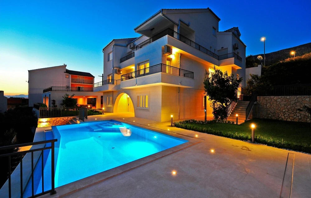 Beautiful Apartment in Podstrana With Sauna, Wifi and 2 Bedrooms