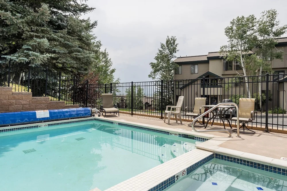 Promontory 6 3 Bedroom Townhouse by RedAwning
