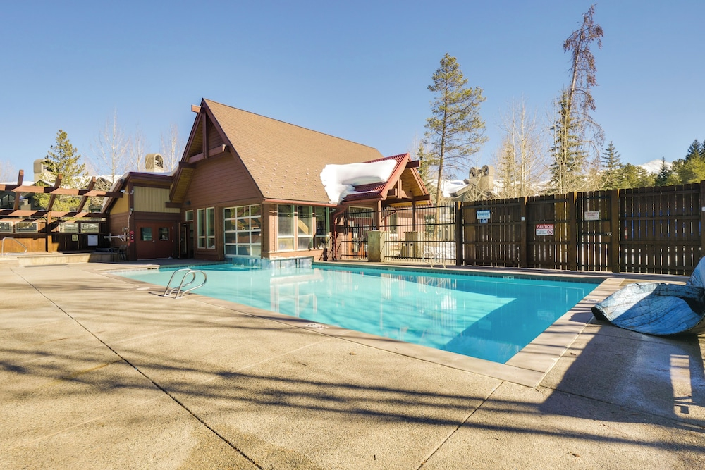 Walk to Chairlifts: Breck Condo w/ Private Patio