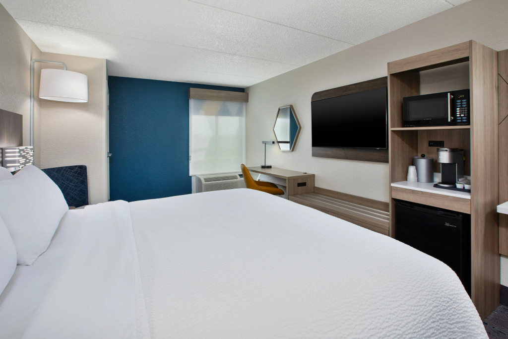 Holiday Inn Express & Suites Eden Prairie - Minneapolis by IHG