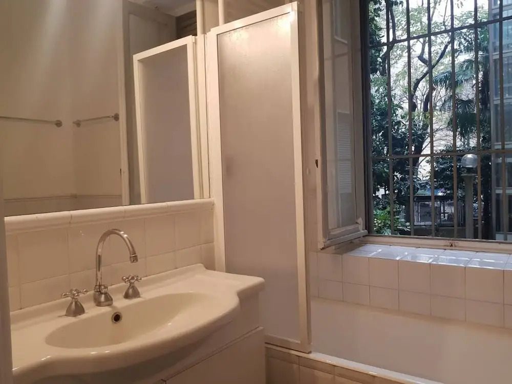 Exclusive 4 Bedrooms Apartment in Milan Center