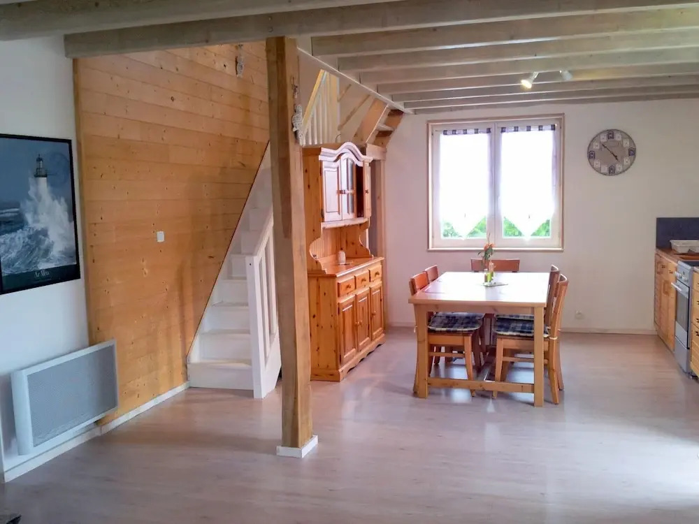 Holiday Home in Cleder Near Les Amiets Beach