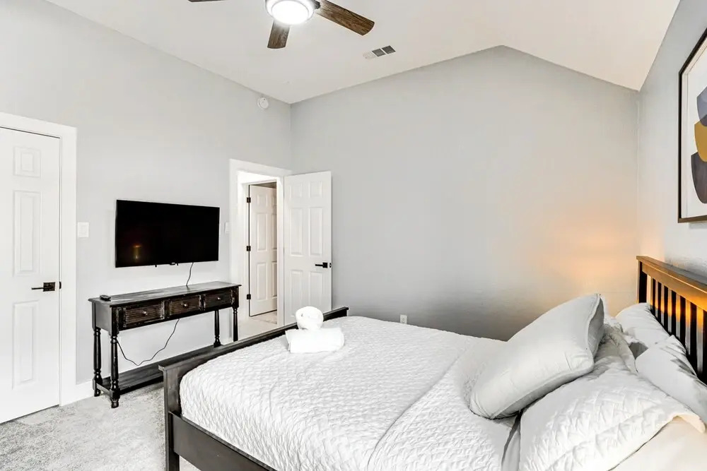 2 Living Areas, Fireplace! Gem 11 Mi to Fort Worth
