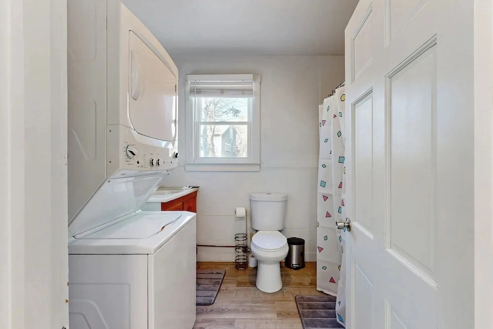 Charming 3BR Cottage Near the Beach w/ Deck