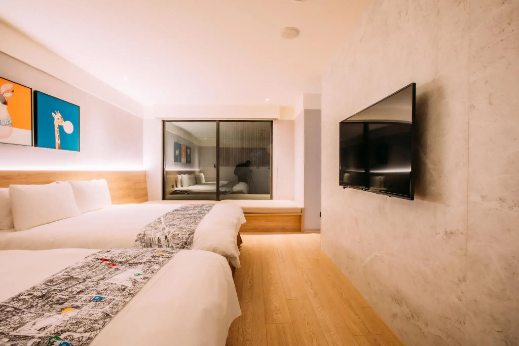 CHECK inn SELECT Chiayi RenAi