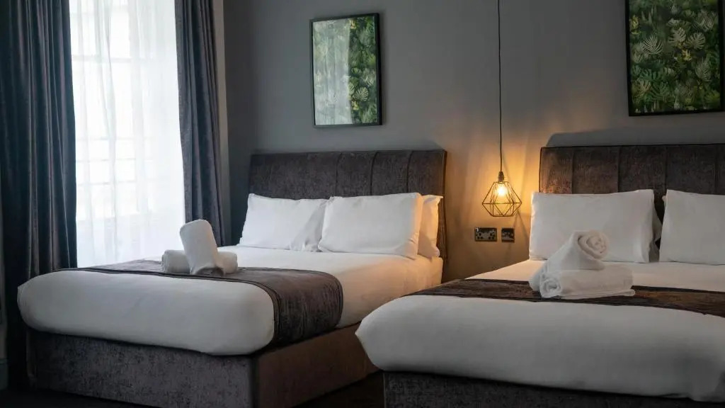 Hotel 105