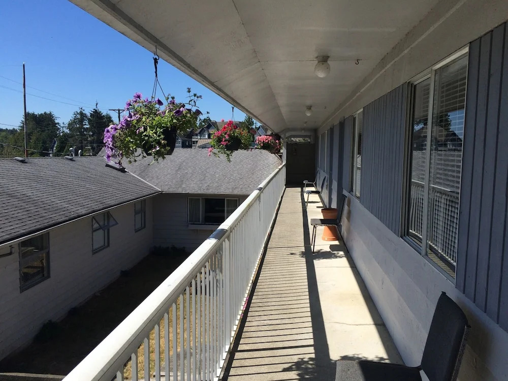 Island West Resort-Motel