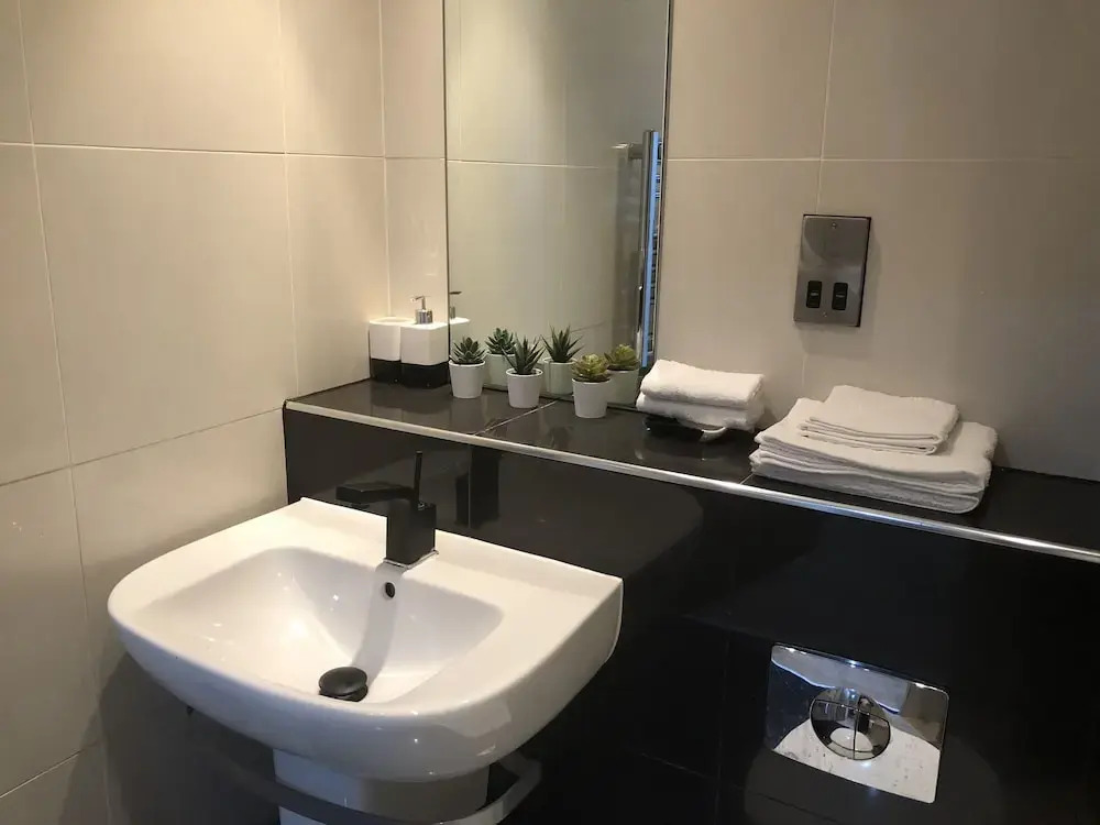Snapos Luxury Serviced Apartments - Blonk Street