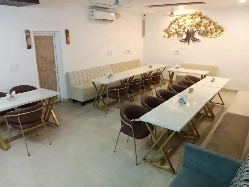 OYO 22115 Hotel D Plaza