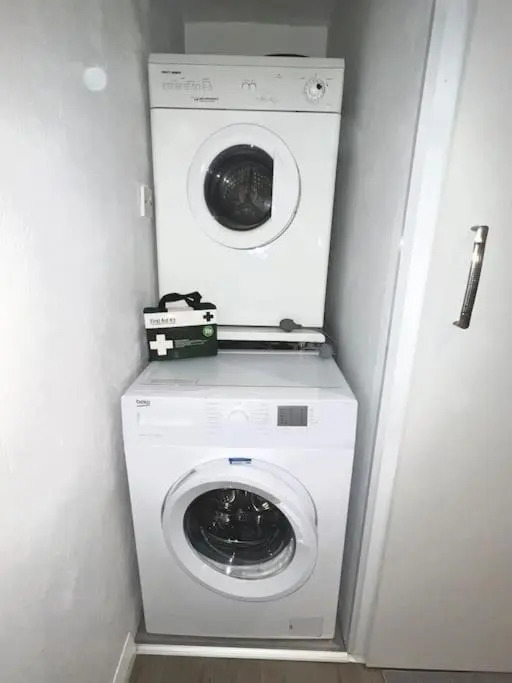 Newly renovated 1 bedroom flat with garden pergola