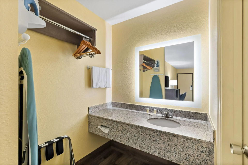 Days Inn by Wyndham Cleveland TN
