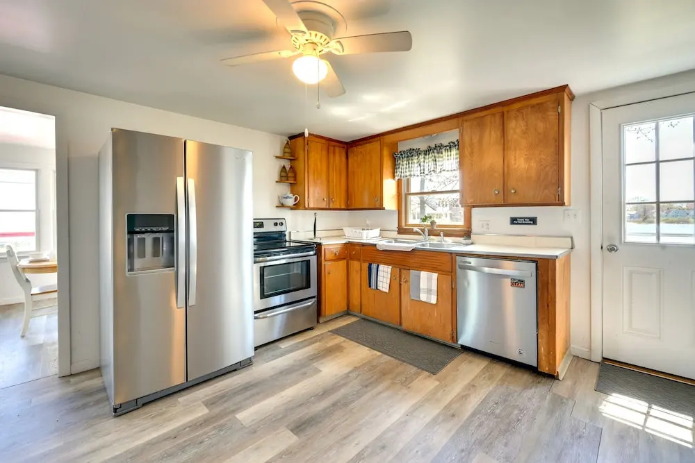 Charming Niantic Vacation Rental Walk to Beach!