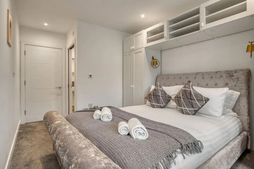 3-bed 2-bath Wembley Apartment With Free Parking