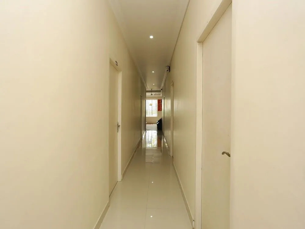 OYO 9118 Saravana Inn