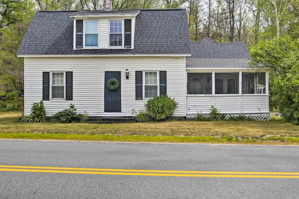 Modern Home ~ 2 Mi to Cranmore Mountain Resort!