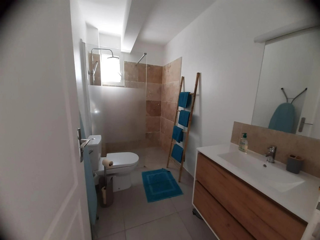 Appartement neuf a 150 metres de la mer wifi