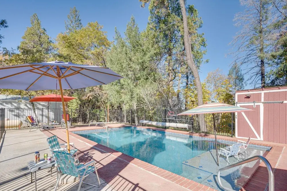 Community Pool & On-site Farm: Placerville Cottage