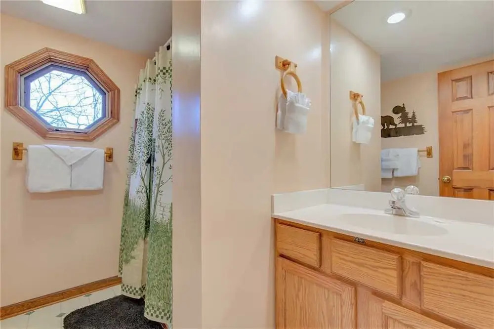 Bear Trails - Two Bedroom Cabin