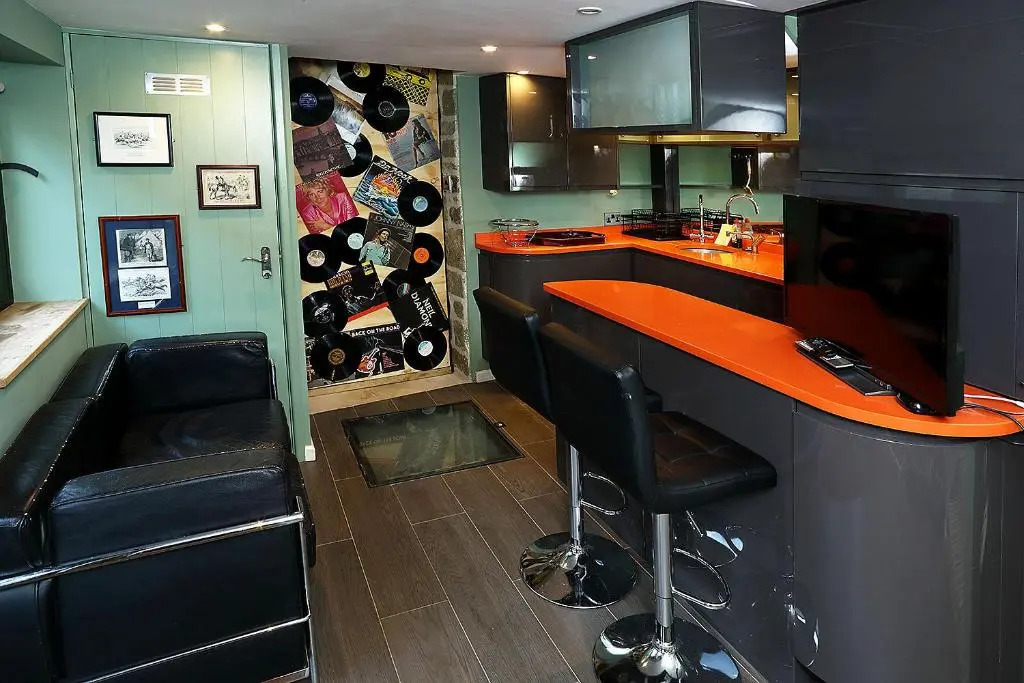 Snobs and Rebels Apartments