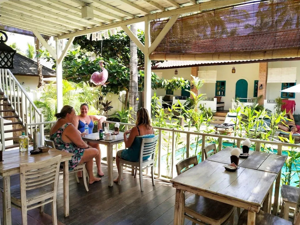White Coconut Resort