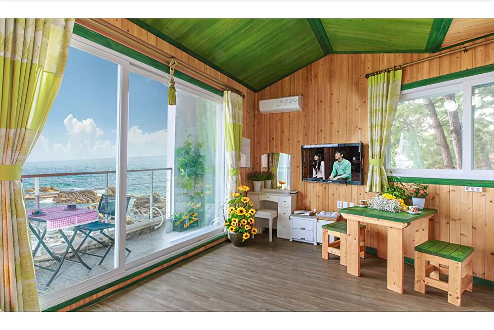 Yangyang Seaglow Rainbow Pension