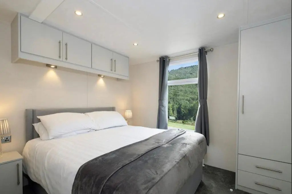 Luxury 6 Bed Lodge with Hot Tub