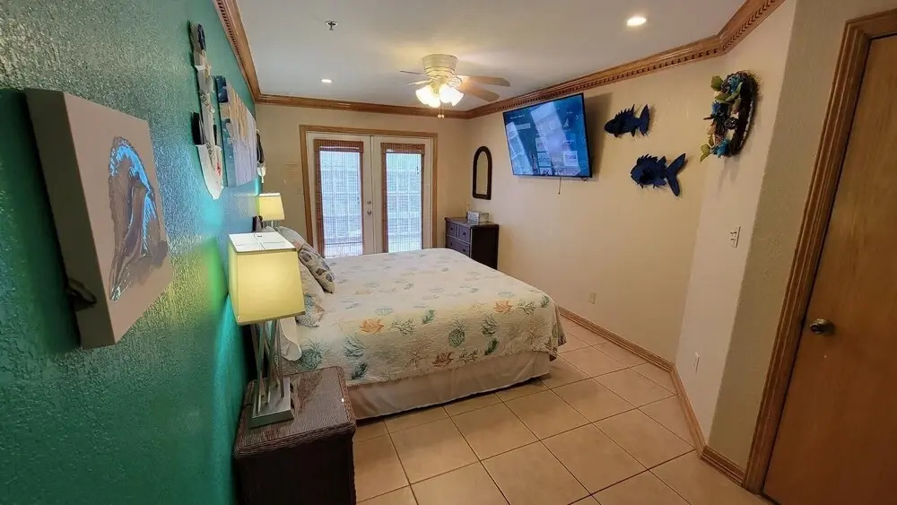 Cozy 2 bedroom Big Pool 75 yards to Beach 2 Bedroom Home by RedAwning