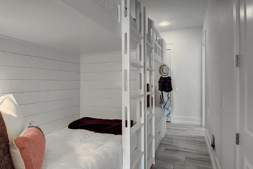 The Bunkhouse TC 10303