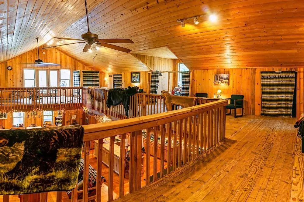 Sun Mountain Ranch Bunkhouse - Near Crater Lake