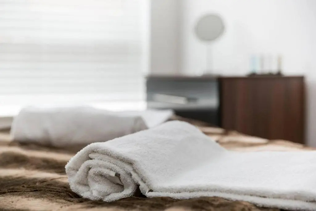 Zen Modern 2 Bedroom Apartment close to city centre ideal for a group of 4-6