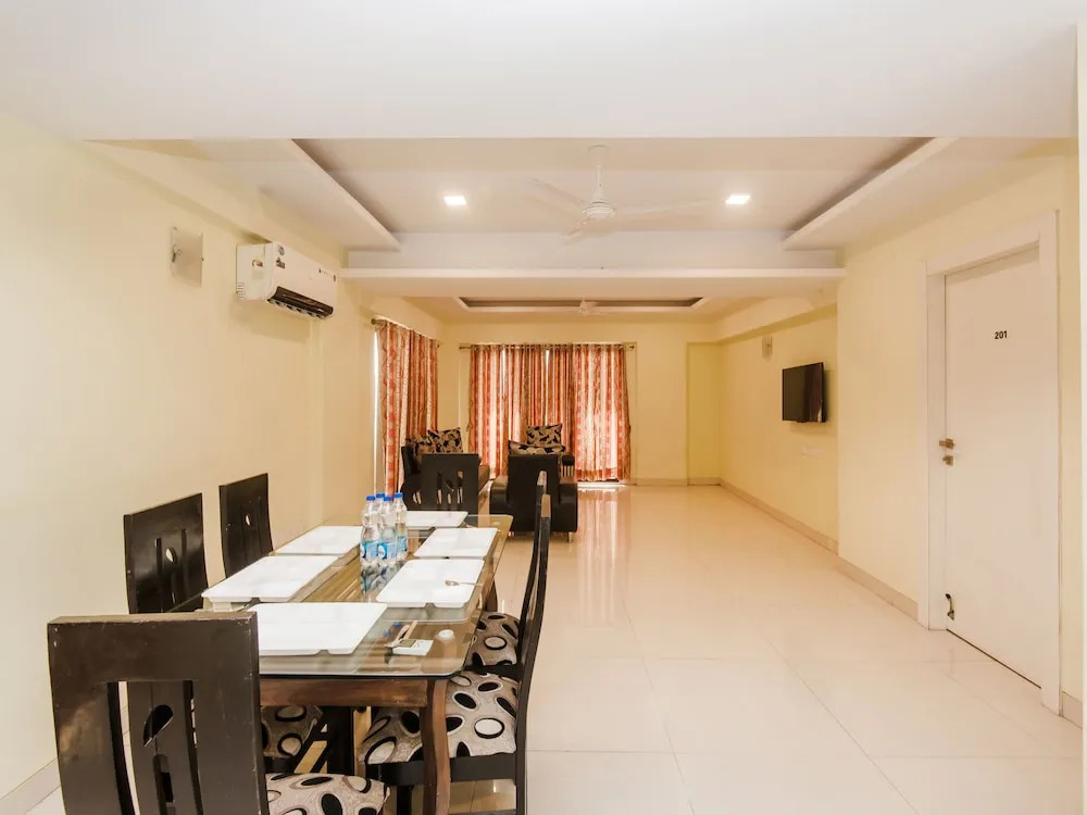 OYO 11951 Vatsala Suites
