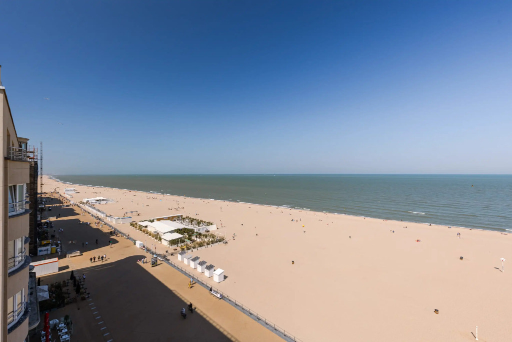 Frontal Seaview Apartment in Ostend