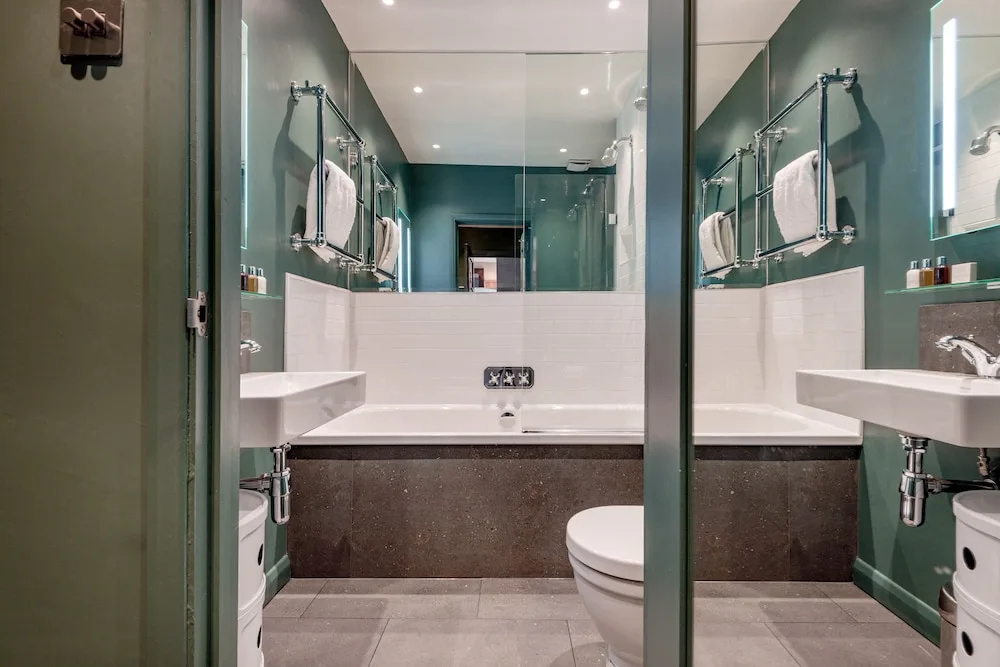 Chic Chelsea Home near South Kensington by UnderTheDoormat