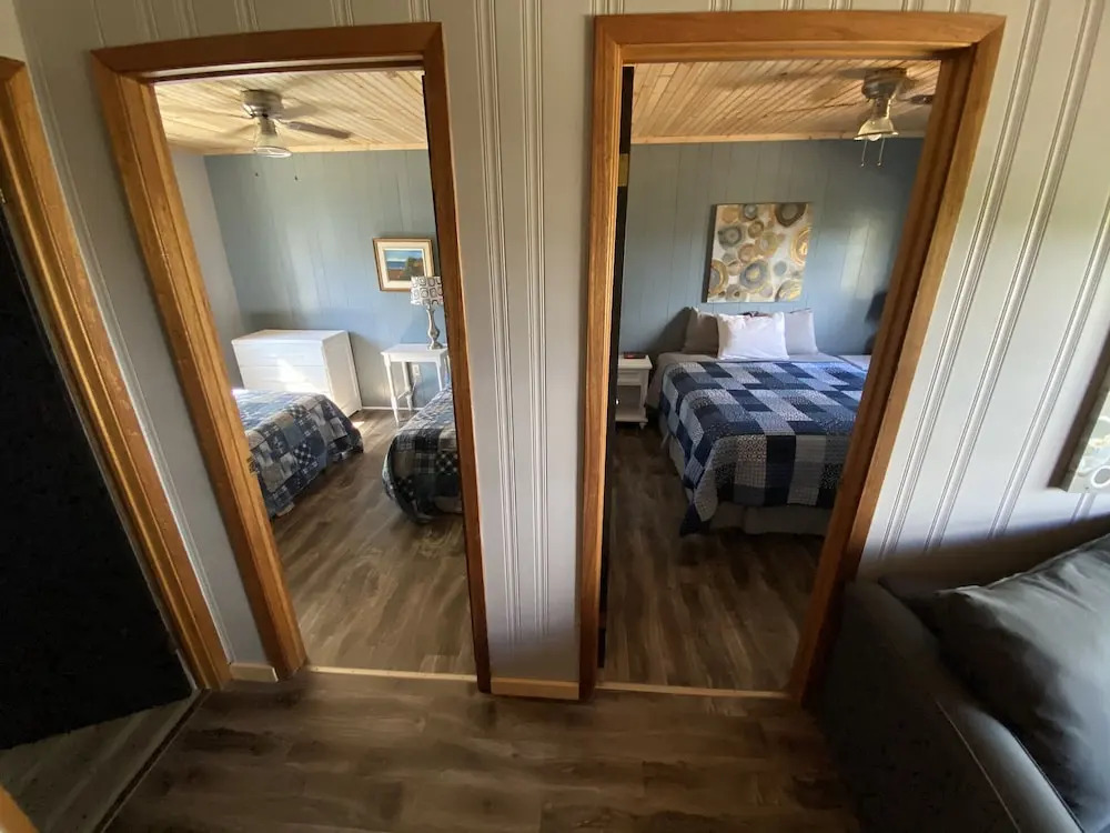 Pines Motel