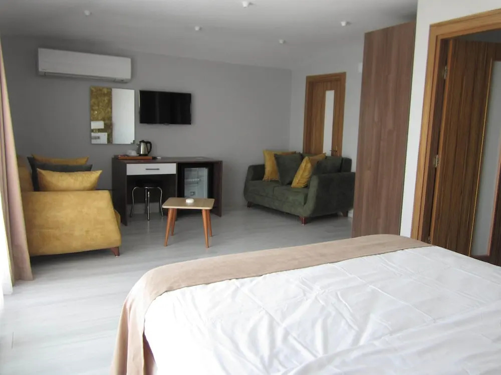 The Alarga Premier Hotel