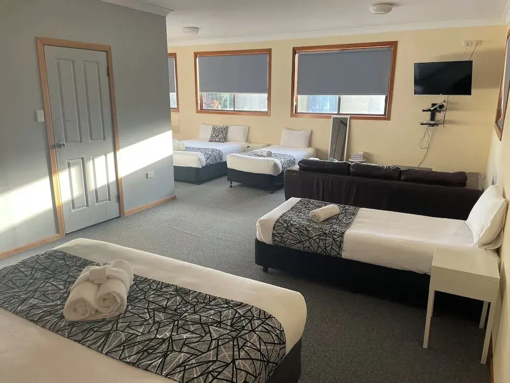 Coastal Bay Motel