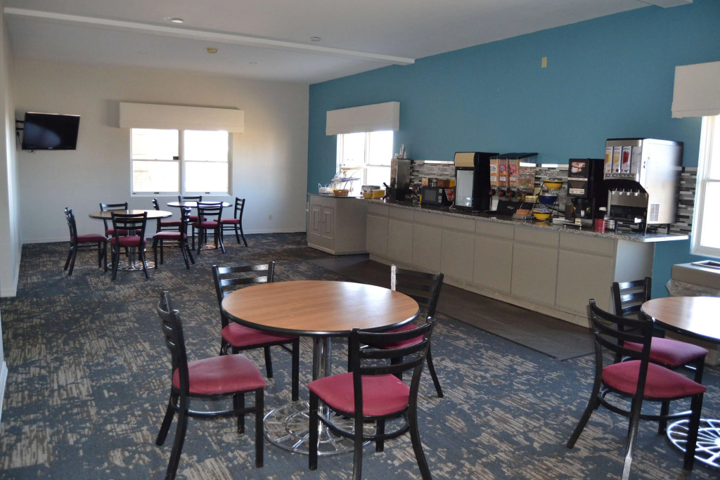 Days Inn and Suites by Wyndham Sikeston