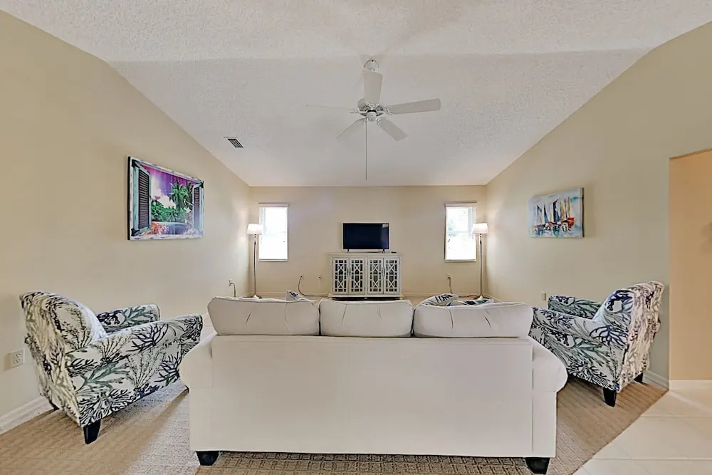 Corner Lot W/ Lanai & Private Pool 3 Bedroom Home